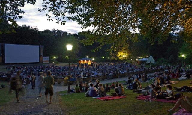 Freilichtbühne im Volkspark Friedrichshain – Open Air Kino