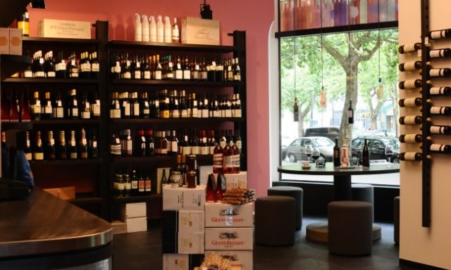 Eiffel Detail – Weingeschäft