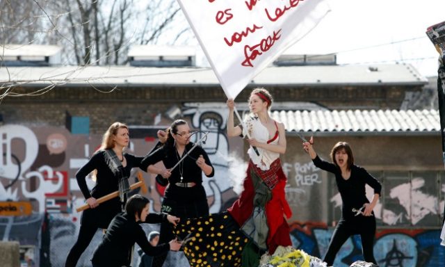 Bis es mir vom Leibe fällt – Änderungsatelier