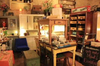 Pony Hütchen – Second Hand Möbel + Fashion in Kreuzberg